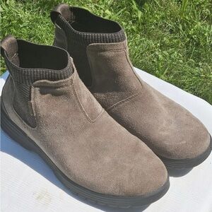 Hey Dude Mens Size 10 Scott Suede Slip On Boots Grip Chocolate Brown
